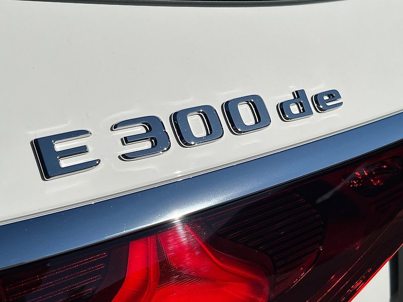 Mercedes-Benz Třídy E (2025) 300 de 4MATIC kombi s EQ - fotka 12 z 35