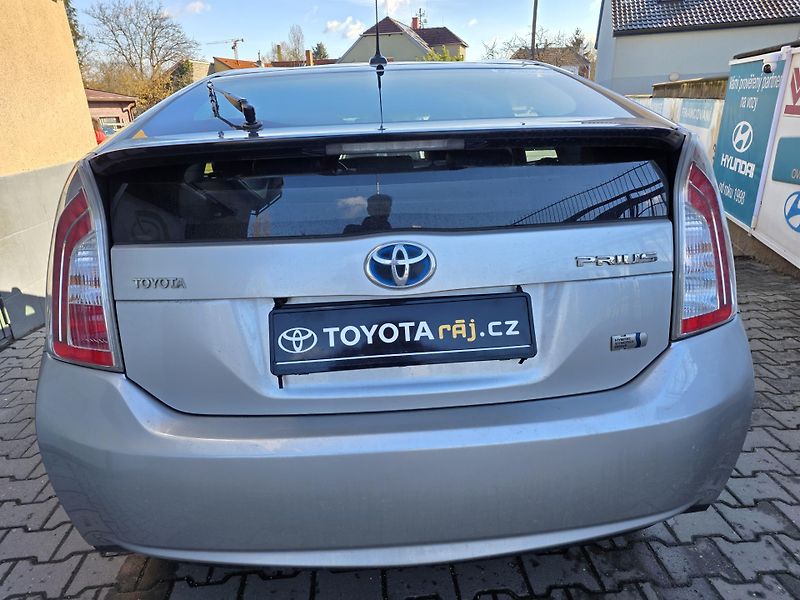 Toyota Prius 1.8-HYBRID-spotř.5l/100km - fotka 9 z 18