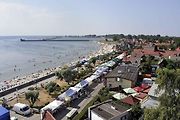 Pohled na pláž a její okolí na poloostrově Hel.