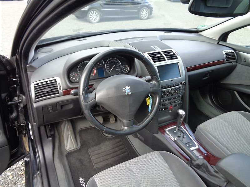 Peugeot 407 2,0 - fotka 13 z 17