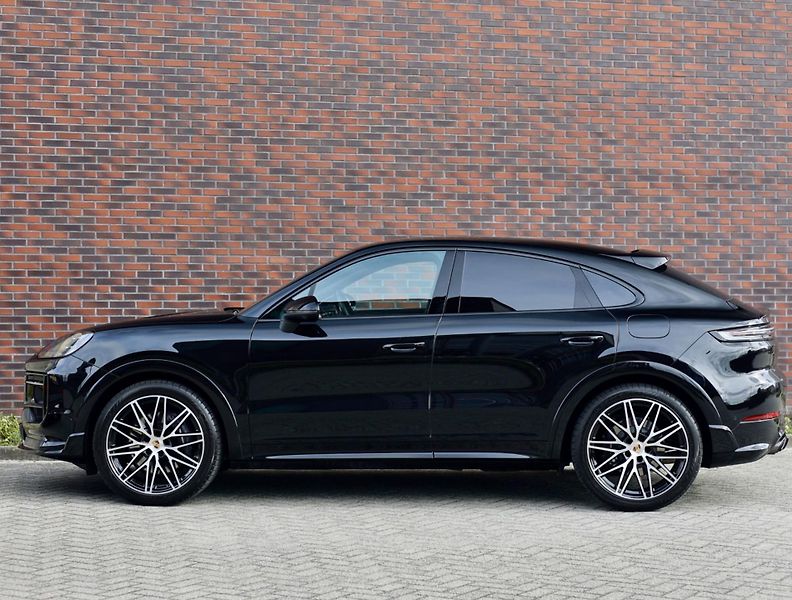 Porsche Cayenne (2025) Coupe E-Hybrid 360KW Techart - fotka 12 z 46