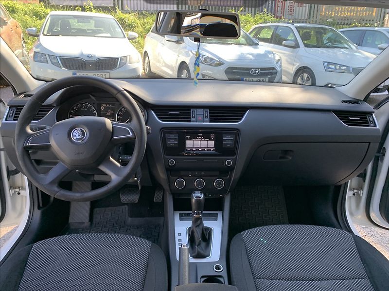 Škoda Octavia 1,6 TDI DSG, ČR - fotka 9 z 17