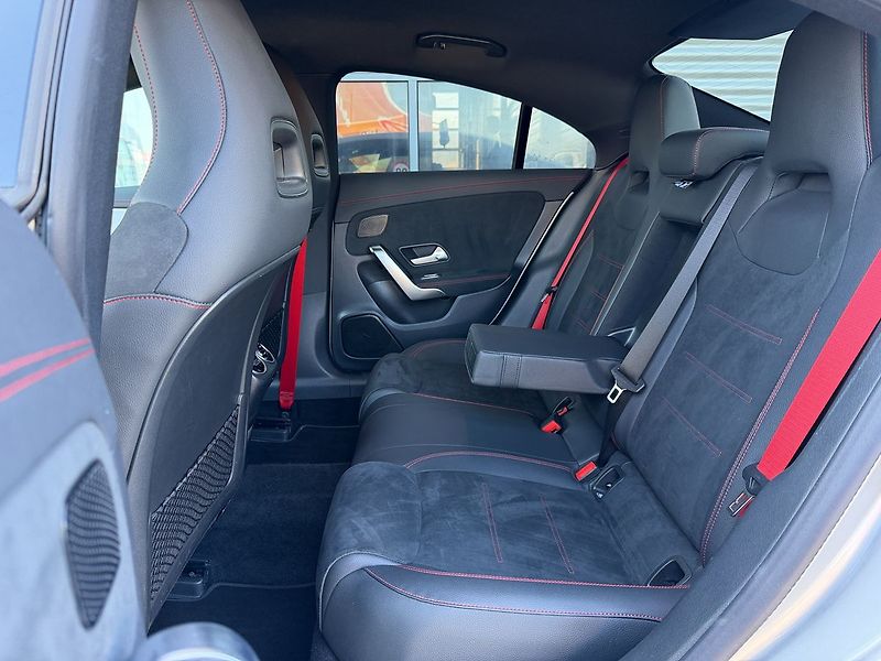 Mercedes-Benz CLA 35 AMG 4MATIC Premium - fotka 14 z 40