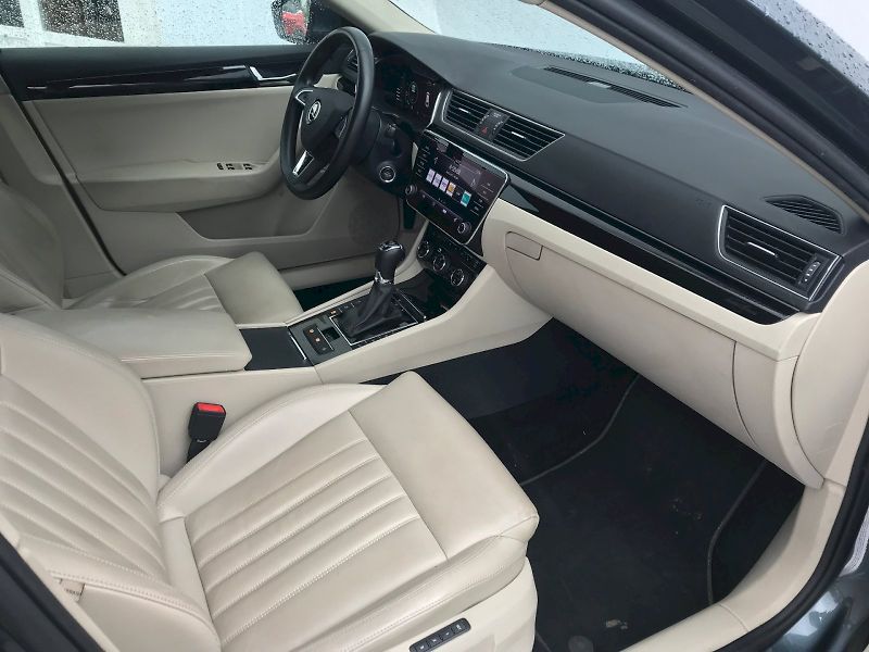 Škoda Superb (2019) Combi  L&K 4x4 2,0 TDI DSG - fotka 7 z 29
