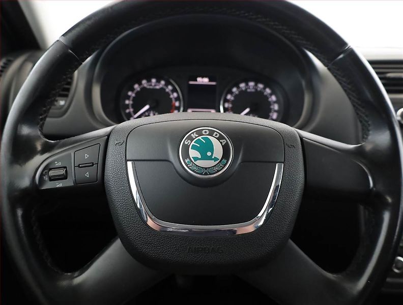 Škoda Fabia (2011) 1.6 TDI, Tempomat - fotka 8 z 15