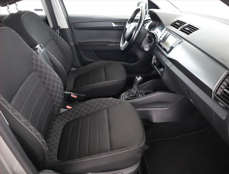 Škoda Fabia (2017) Ambition 1.2 TSI, Automat - fotka 7 z 14