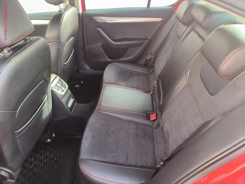 Škoda Octavia (2015) 1.6 TDi, ČR, Style, DSG - fotka 10 z 21