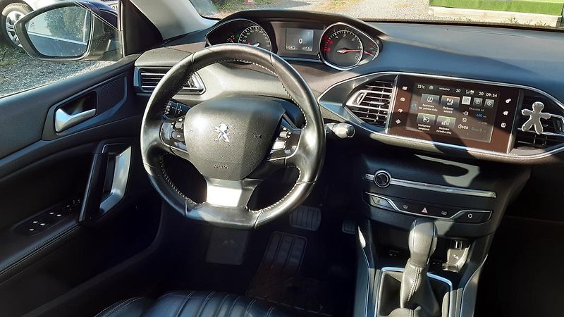 Peugeot 308 SW 1.6 BlueHDI Allure AUT - fotka 17 z 32