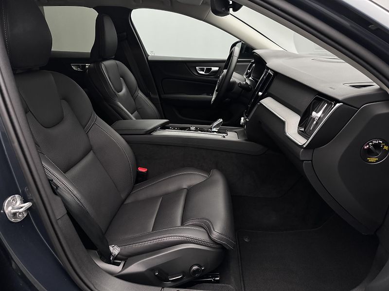 Volvo V60 B4 DARK PLUS AUT  - fotka 27 z 49