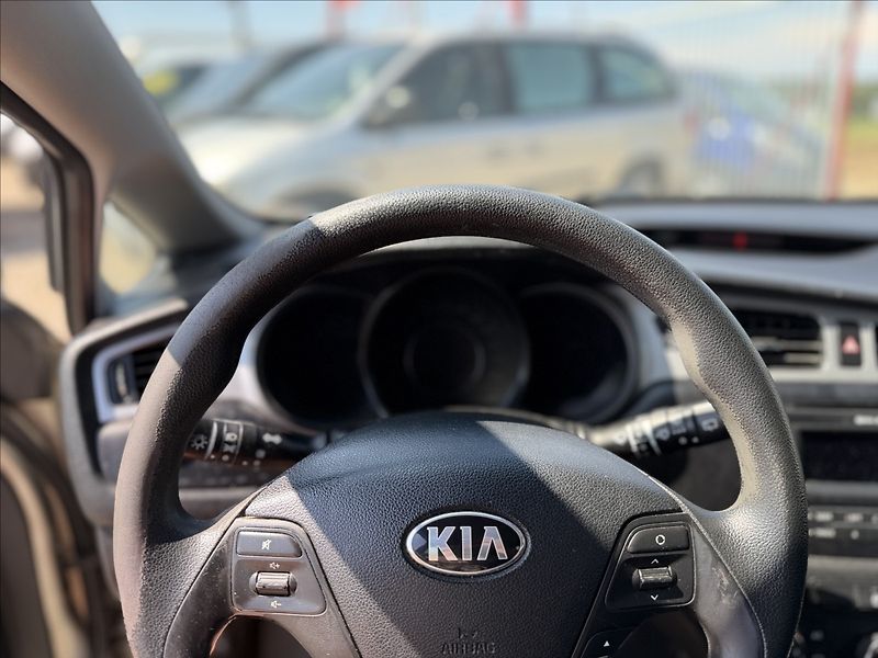 Kia Ceed 1,6 NOVÉ V ČR, +SADA KOL - fotka 10 z 25
