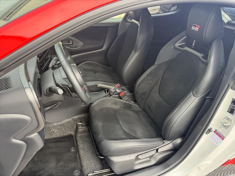 Toyota GR Yaris 1,6 Dynamic + VIP - fotka 8 z 19