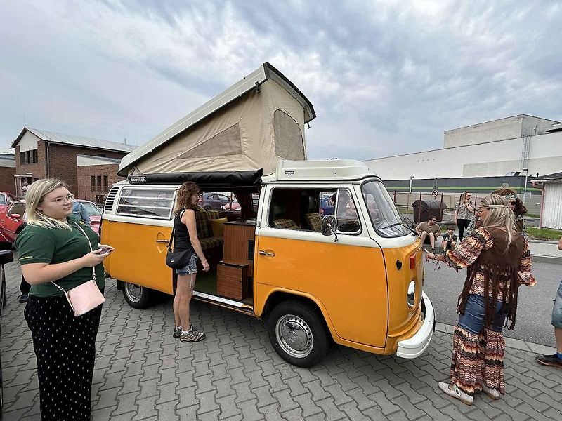Hippies v broučku, Velorex i Praga ozdobily sraz veteránů v Rožnově pod Radhoštěm.