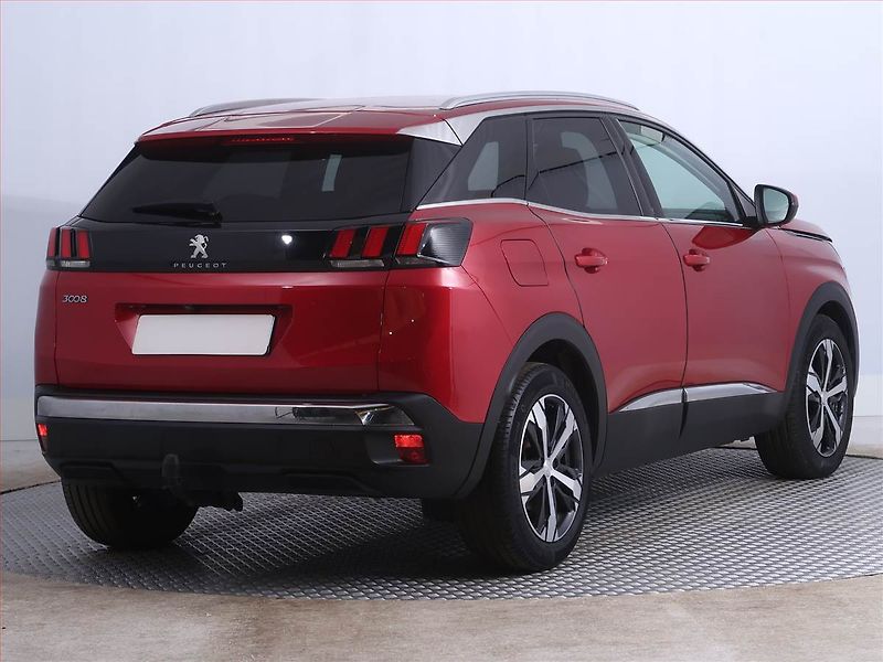 Peugeot 3008 (2020) Allure 1.2 PureTech, Automat - fotka 5 z 23