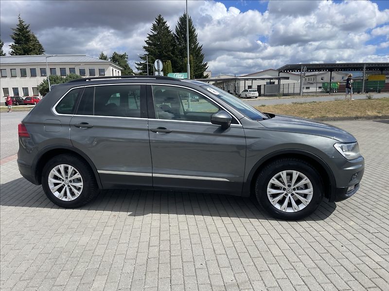 Volkswagen Tiguan 2,0 TDi 110kw DSG 4-matic bez - fotka 41 z 43