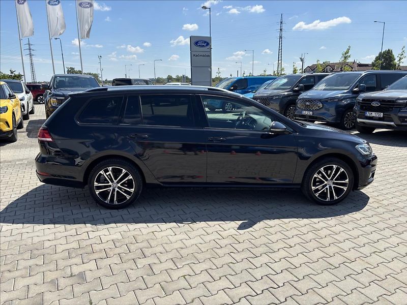 Volkswagen Golf 1,0 TSI 81 kW Comfortline - fotka 6 z 48