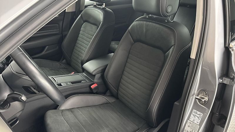 Volkswagen Passat 2.0 TDI DSG Elegance Variant - fotka 15 z 27
