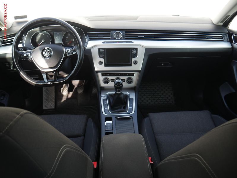 Volkswagen Passat (2015) 2.0 TDi, Comfortline, panor - fotka 8 z 18