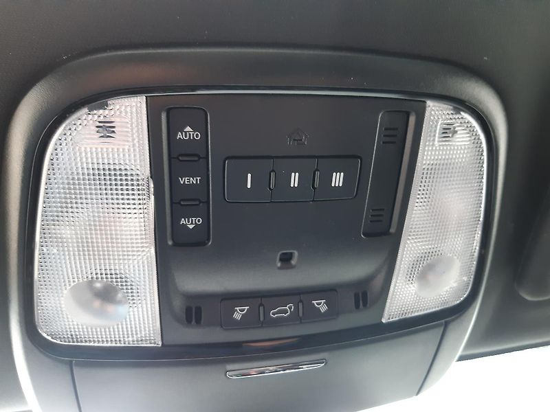 Dodge Durango (2026) 5,7 V8 HEMI  R/T 4x4 - fotka 44 z 47