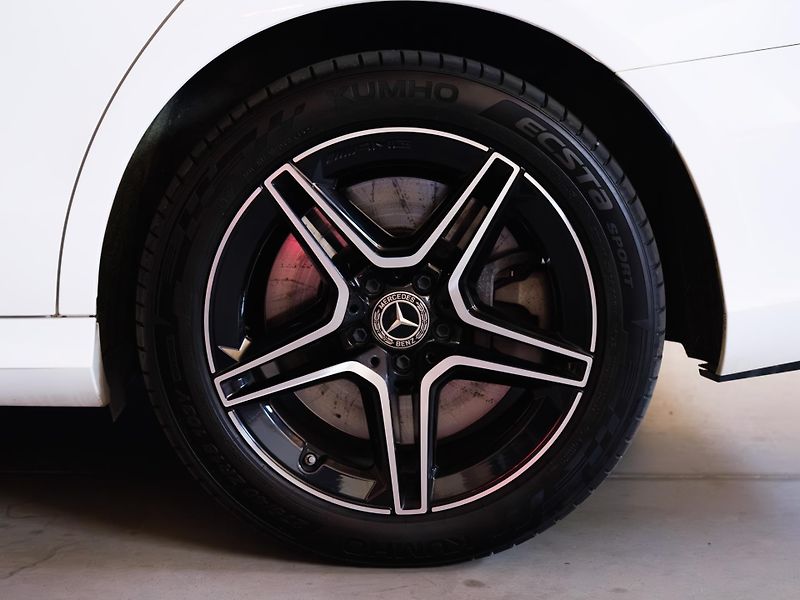 Mercedes-Benz Třídy E 300de 4MATIC AMG Line, DPH - fotka 9 z 34