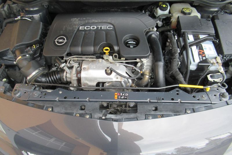 Opel Astra ST 1.6 CDTi KLIMA NAVI TAŽNÉ - fotka 22 z 23