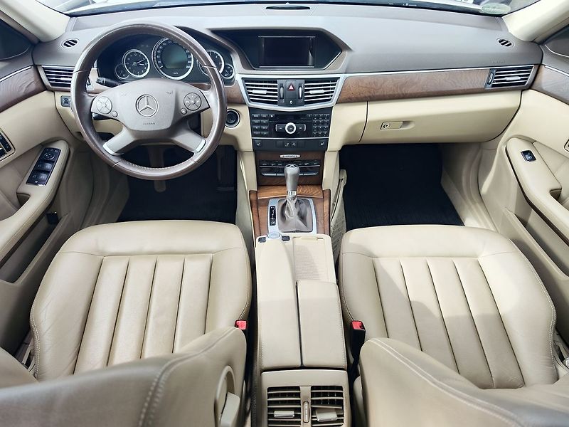 Mercedes-Benz Třídy E E250 CDI/150kW Elegance AT - fotka 12 z 33
