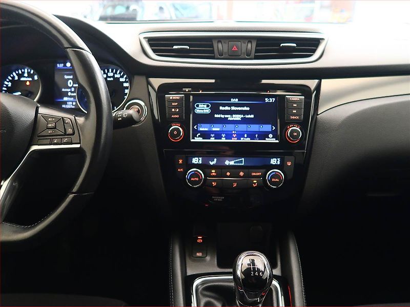 Nissan Qashqai (2019) 1.3 DIG-T, Serv.kniha, Navi - fotka 12 z 17