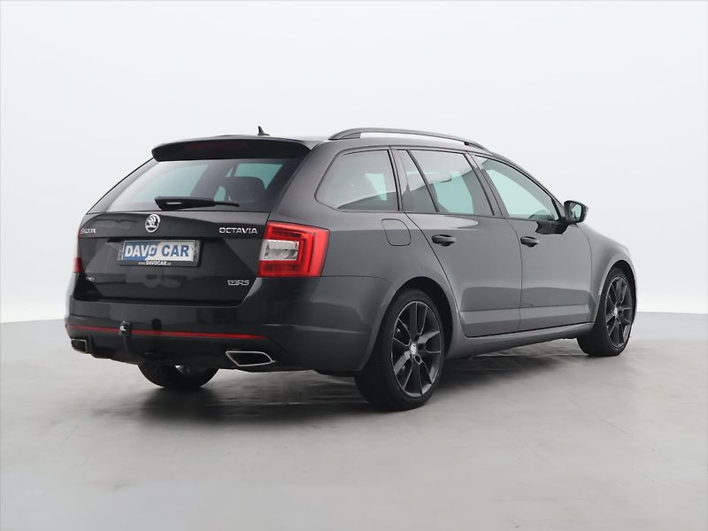 Škoda Octavia 2,0 TDi 4x4 DSG RS CZ - fotka 7 z 30