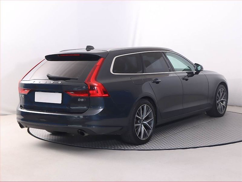 Volvo V90 (2017) D5 AWD, 4X4, Automat, Kůže - fotka 5 z 21
