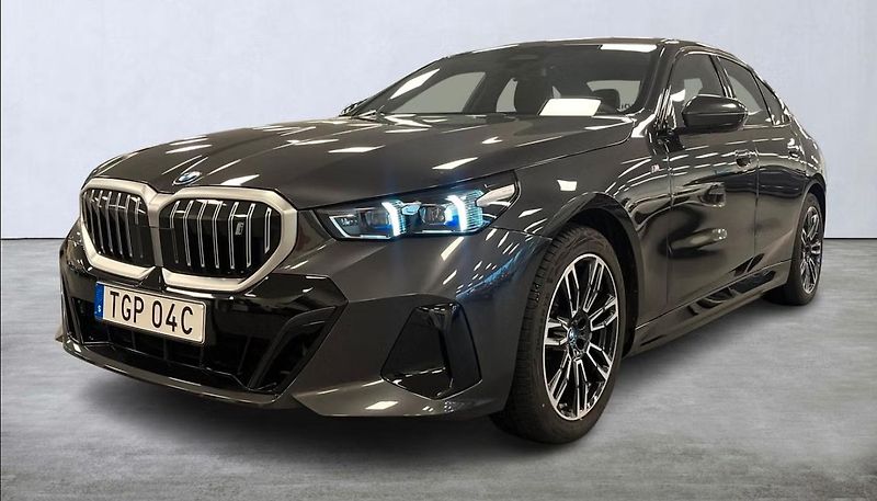 BMW i5 xDrive40 M-Sport Kam Ambient - fotka 1 z 18