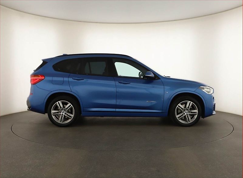 BMW X1 (2018) M Sport xDrive20d, 4X4 - fotka 6 z 19