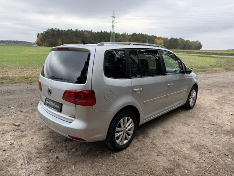 Volkswagen Touran 1,6 TDi BLUEMOTION STYLE - fotka 6 z 28