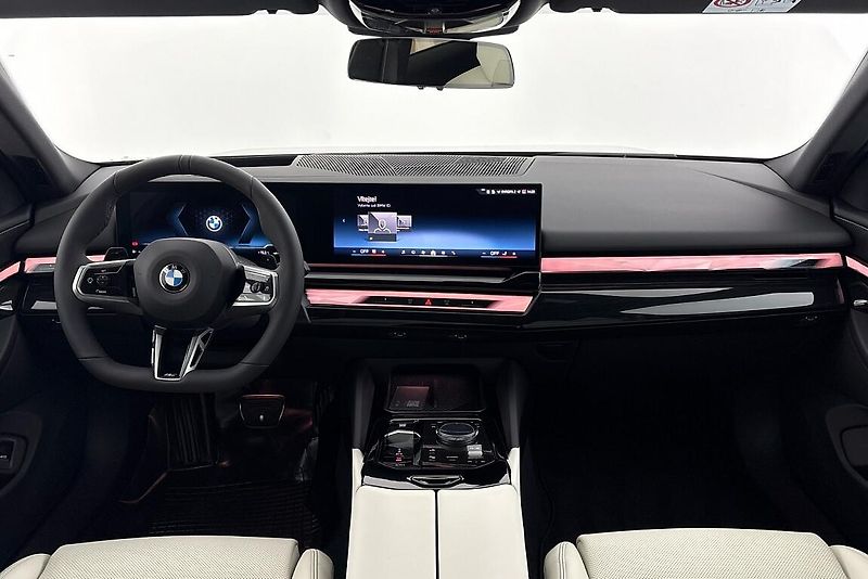 BMW Řada 5 540d xDrive Touring - fotka 12 z 16