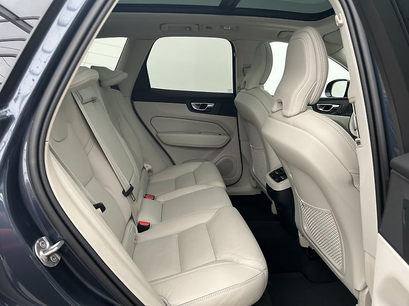 Volvo XC60 2.0  B4 4x4 ULTIMATE - fotka 18 z 33