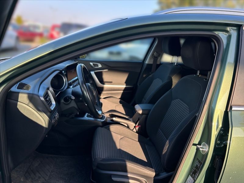Kia Ceed 1,5 T-GDI 118 Top - fotka 7 z 10