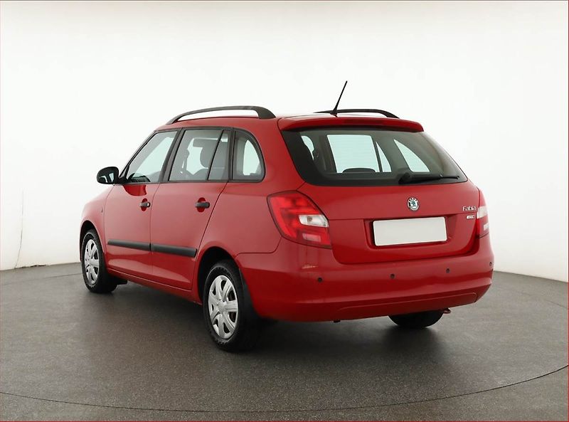 Škoda Fabia (2012) 1.2 12V, Park. senzory - fotka 4 z 12