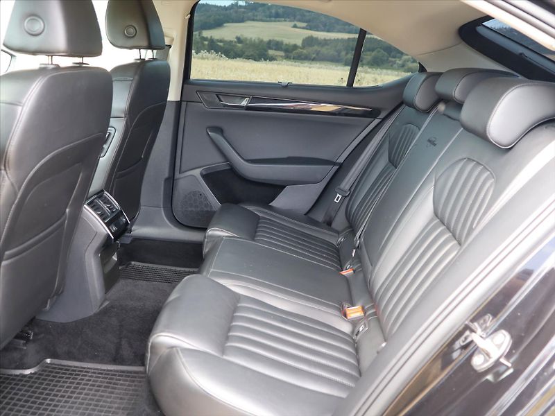 Škoda Superb 2,0 TDI 140kW 4x4 DSG L&K CZ - fotka 13 z 38