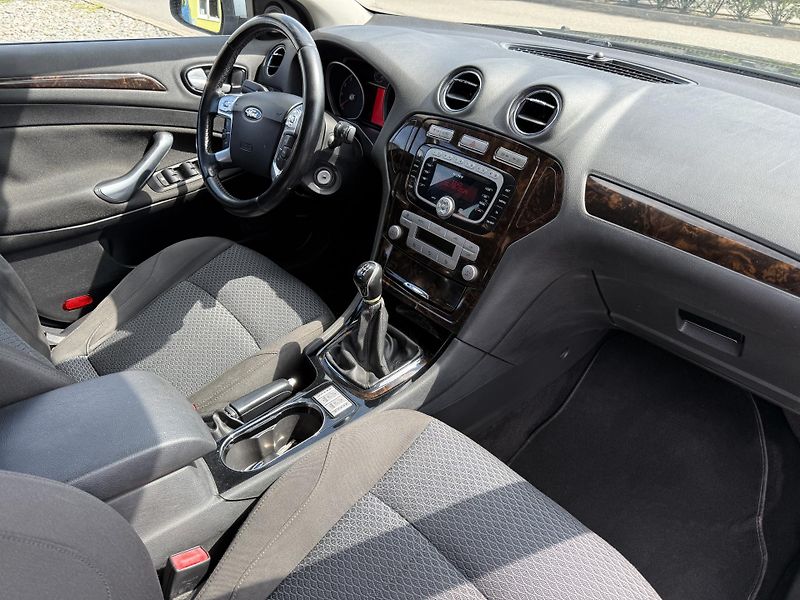 Ford Mondeo 2.0i 107 KW ALU. - fotka 10 z 13