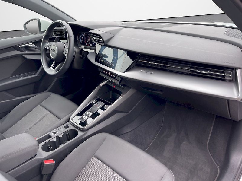 Audi A3 (2023) 30 TFSI 81 kW S-Tronic Basis - fotka 21 z 33