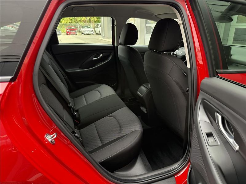 Hyundai i30 1,5 T DCT  WG FL Family Climat - fotka 13 z 26