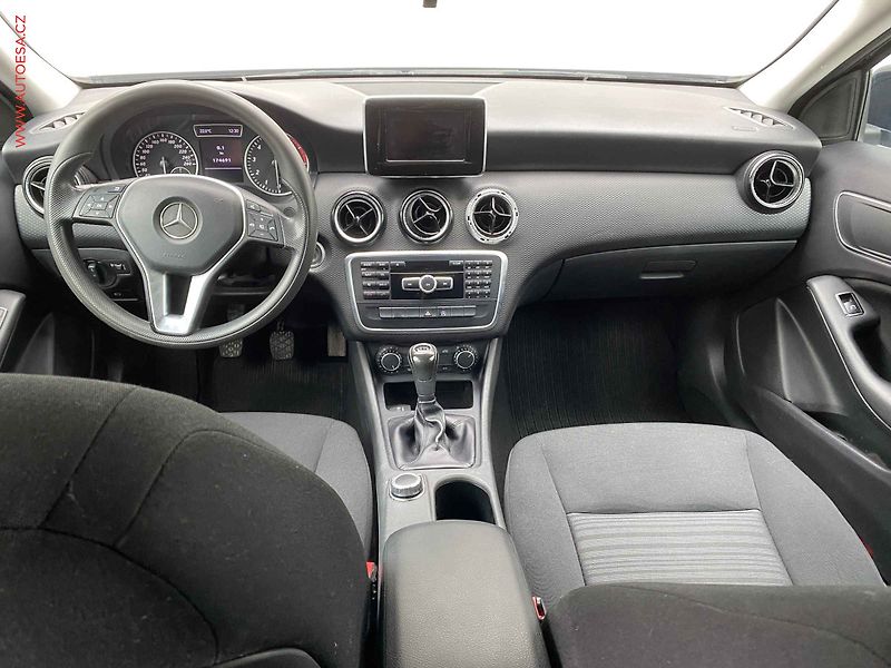 Mercedes-Benz Třídy A (2016) 1.6i A180, Navi, AC, tažné - fotka 8 z 17