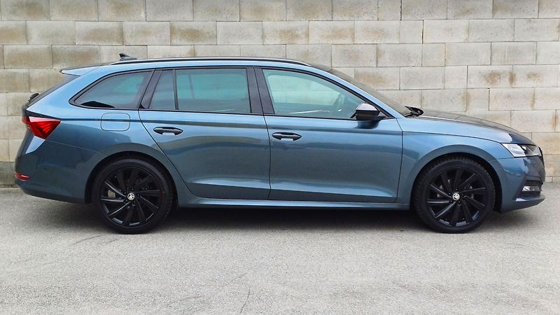 Škoda Octavia (2022) combi 2.0 TDI 110kW DSG-SPORT - fotka 4 z 46