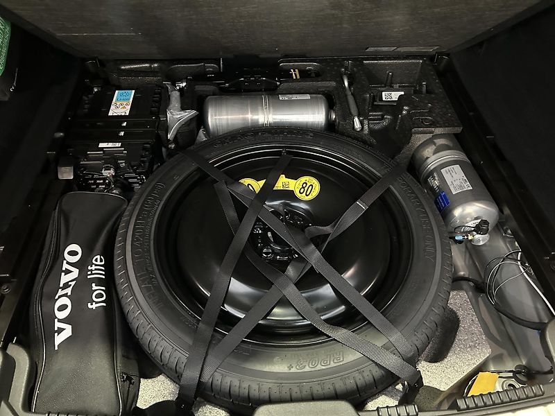 Volvo XC60 2.0  B4 4x4 ULTIMATE - fotka 12 z 48
