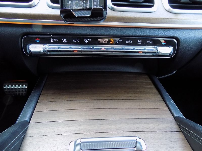 Mercedes-Benz GLS (2020) 400d/AMG-Line/4-Matic/1.M.ČR/ - fotka 42 z 47