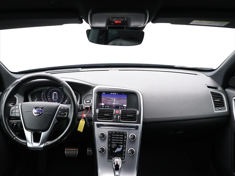 Volvo XC60 2,0 D4 140kW Aut. Summum - fotka 26 z 33
