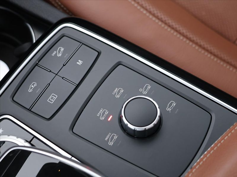 Mercedes-Benz GLS 3,0 350d 190kW AMG Sport DPH - fotka 34 z 45