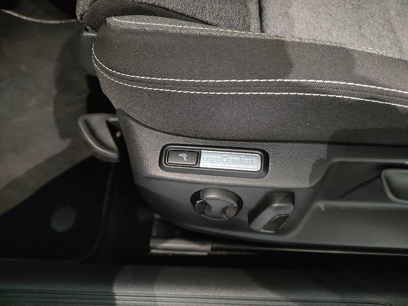 Volkswagen Passat Variant (2022) 2.0 TDI (110kW/150k) DSG, Busi - fotka 22 z 27