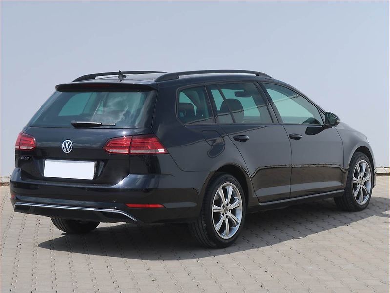 Volkswagen Golf (2019) 2.0 TDI, Automat, Serv.kniha - fotka 5 z 16