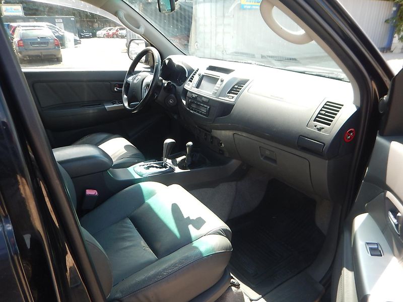 Toyota Hilux 3.0 D-4D, 4x4, AUTOMAT, TAŽNÉ - fotka 13 z 26