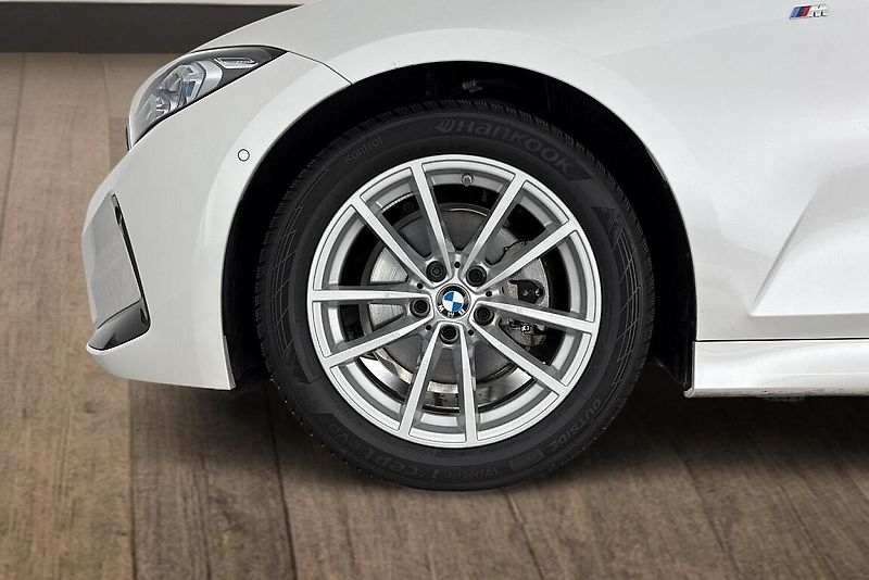 BMW Řada 3 řady 3 | 320d xDrive - fotka 24 z 24