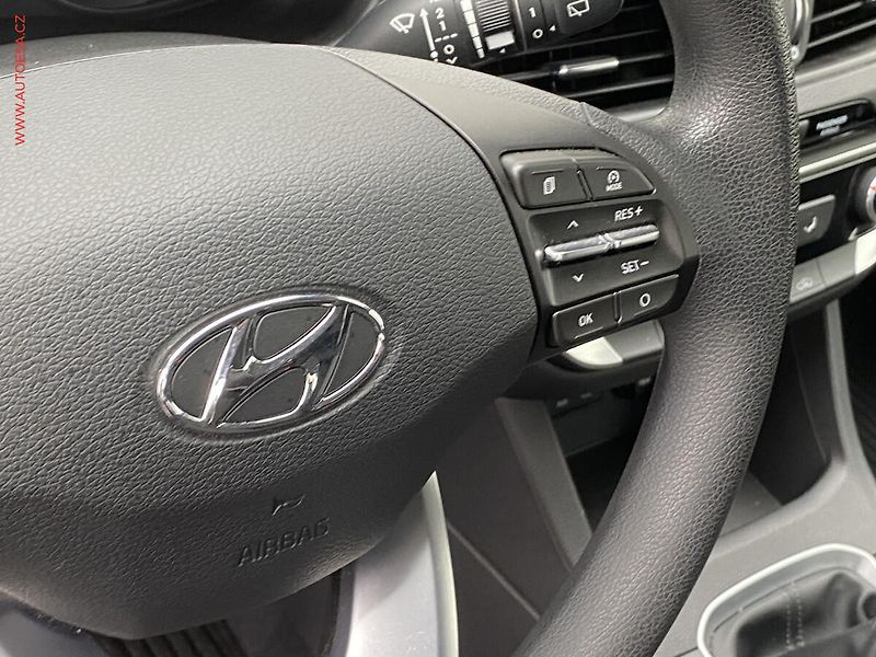 Hyundai i30 (2019) 1.4 CVVT, ČR, AC, park.asist - fotka 13 z 17